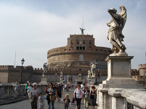 Satue de Bernini sur le pont qui va au Château St-Ange à Rome  (Mausolée d`Hadrien)