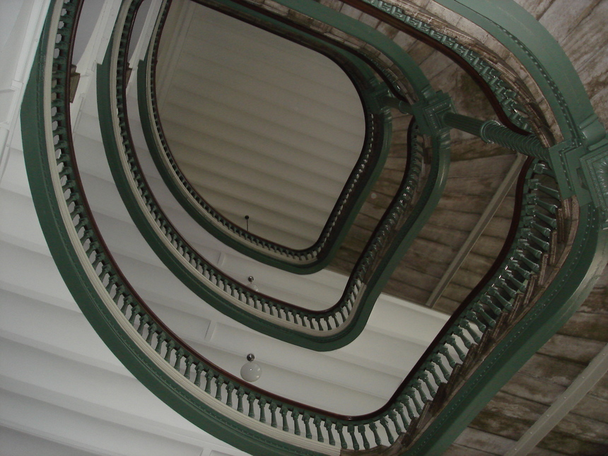 Le Grand Escalier du Pavillon Jean-Olivier Briand du Séminaire de Québec où loge le Grand Séminaire de Québec (Crédits photo : H. Giguère)