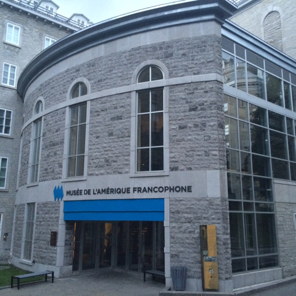 Entrée des Archives au Musée de l'Amérique Francophone dans le Pavillon Jérôme-Demers du Séminaire de Québec (Crédits photo : H. Giguère)