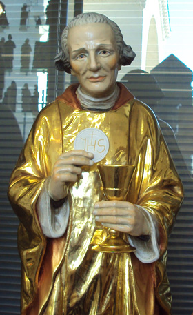 Statue moderne de saint Jean-Marie Vianney, curé d`Ars
