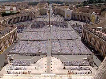 Vue des 15 000 prêtres sur place Saint-Pierre le 11 juin 2010 pour la clôture de l'Année sacerdotale