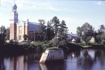 L`église de Sainte-Catherine-de-la-Jacques-Cartier où  été baptisé monsieur l'abbé Beaumont