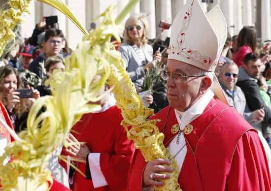 Procession du dimanche des Rameaux à St-Pierre de Rome (Crédits photo : Sel et Lumière) Procession du dimanche des Rameaux à St-Pierre de Rome (Crédits photo : Sel et Lumière)