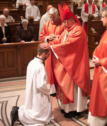 Photo de l'abbé Félix Roberge lors de son ordination diaconale au Grand Séminaire de Montréal.