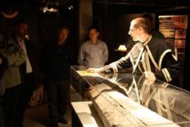 Cerceuil de Mgr de Laval dans lequel il fut enterré en 1708 Cerceuil de Mgr de Laval dans lequel il fut enterré en 1708