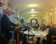 Le Supérieur général du Séminaire de Québec, monsieur le chanoine Jacques Roberge, s'adressant aux personnes invitées. (Photo H. Giguère)