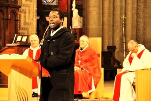 Photo prise à la Pentecôte 2010 à l'église Saint-Remi à Charleville-Mezières à l'occasion de la confirmation des jeunes que Léandre Zéfack avait préparé durant deux ans pour le dit sacrement.