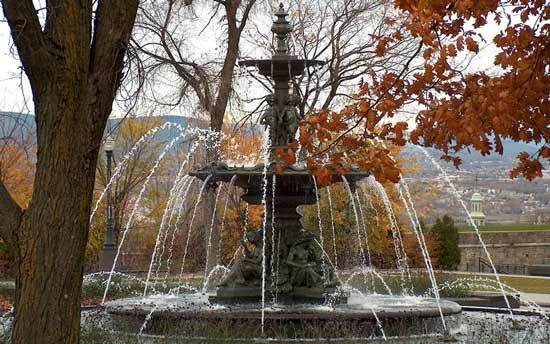 La fontaine de Tourny en face du Parlement du Québec (Photo Dravard)