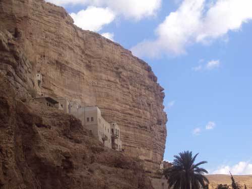 Une vue du déser de Juda dans lequel Jésus a passé quarante jours avant son ministère public (Monastère Saint-Georges - Photo H. Giguère)