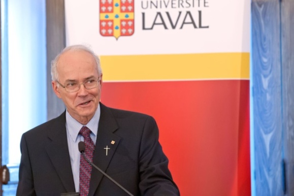 Monsieur le chanoine Jacques Roberge, supérieur général, lors du colloque tenu à l'Université Laval sur l'histoire du Séminaire de Québec intitulé "Parce qu'ils ont cru, ils ont fait" en mai 2013 (Photo H. Giguère)