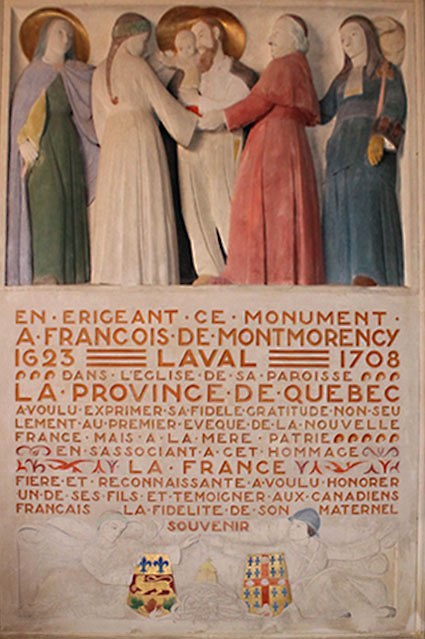Oeuvre de Charlier dans l'église de Montigny-sur-Avre où  la dame en bleu est la France portant un sceptre qui observe la présentation de la Nouvelle-France à la Sainte Famille par Mgr de Laval.