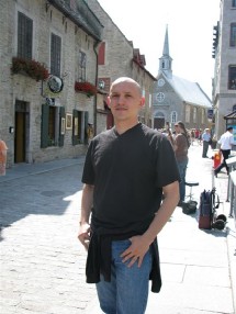 Un jeune eudiste à Place Royale à Québec