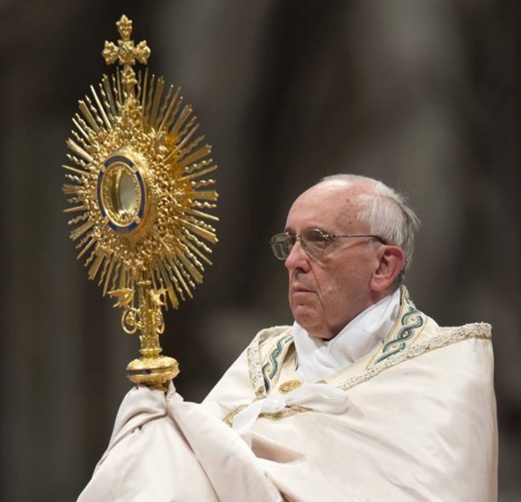 Homélie pour la Fête-Dieu, la fête du Saint-Sacrement du Corps et du Sang du Christ Année A : « Nous avons tous part à un seul pain » Homélie pour la Fête-Dieu, la fête du Saint-Sacrement du Corps et du Sang du Christ Année A : « Nous avons tous part à un seul pain »