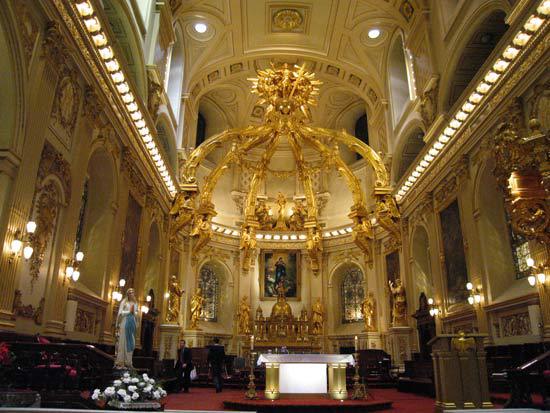 Photo de la cathédrale qui est aussi l'église paroissiale Notre-Dame de Québec (Crédits photo H.Giguère)
