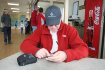 Toujours en contact : le webmestre à l'oeuvre à Natashquan (Québec) Crédits photo B. St-Hilaire Toujours en contact : le webmestre à l'oeuvre à Natashquan (Québec) Crédits photo B. St-Hilaire