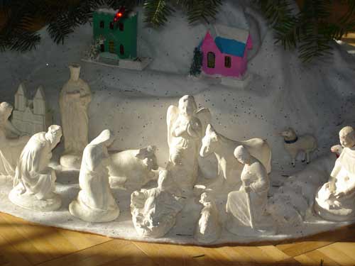 Crèche des années 1940 toujours en usage (Crédits photo H. Giguère) Crèche des années 1940 toujours en usage (Crédits photo H. Giguère)