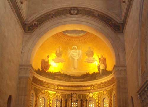 L'église de la Transfiguration sur le mont Thabor en Terre Sainte (Crédits photo : H. Giguère) L'église de la Transfiguration sur le mont Thabor en Terre Sainte (Crédits photo : H. Giguère)
