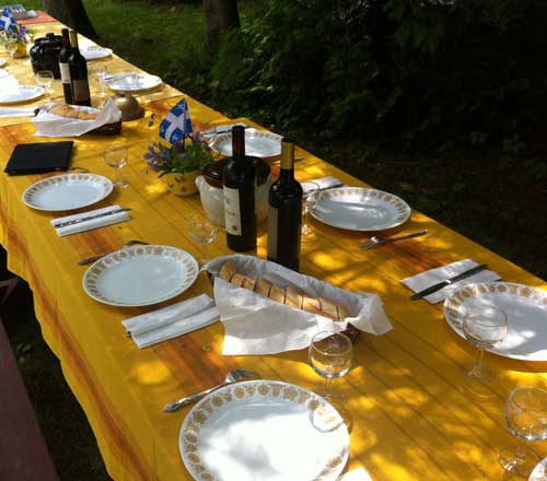 Table d'hier...et table d'ajourd'hui (Crédits photo : H. Giguère) Table d'hier...et table d'ajourd'hui (Crédits photo : H. Giguère)