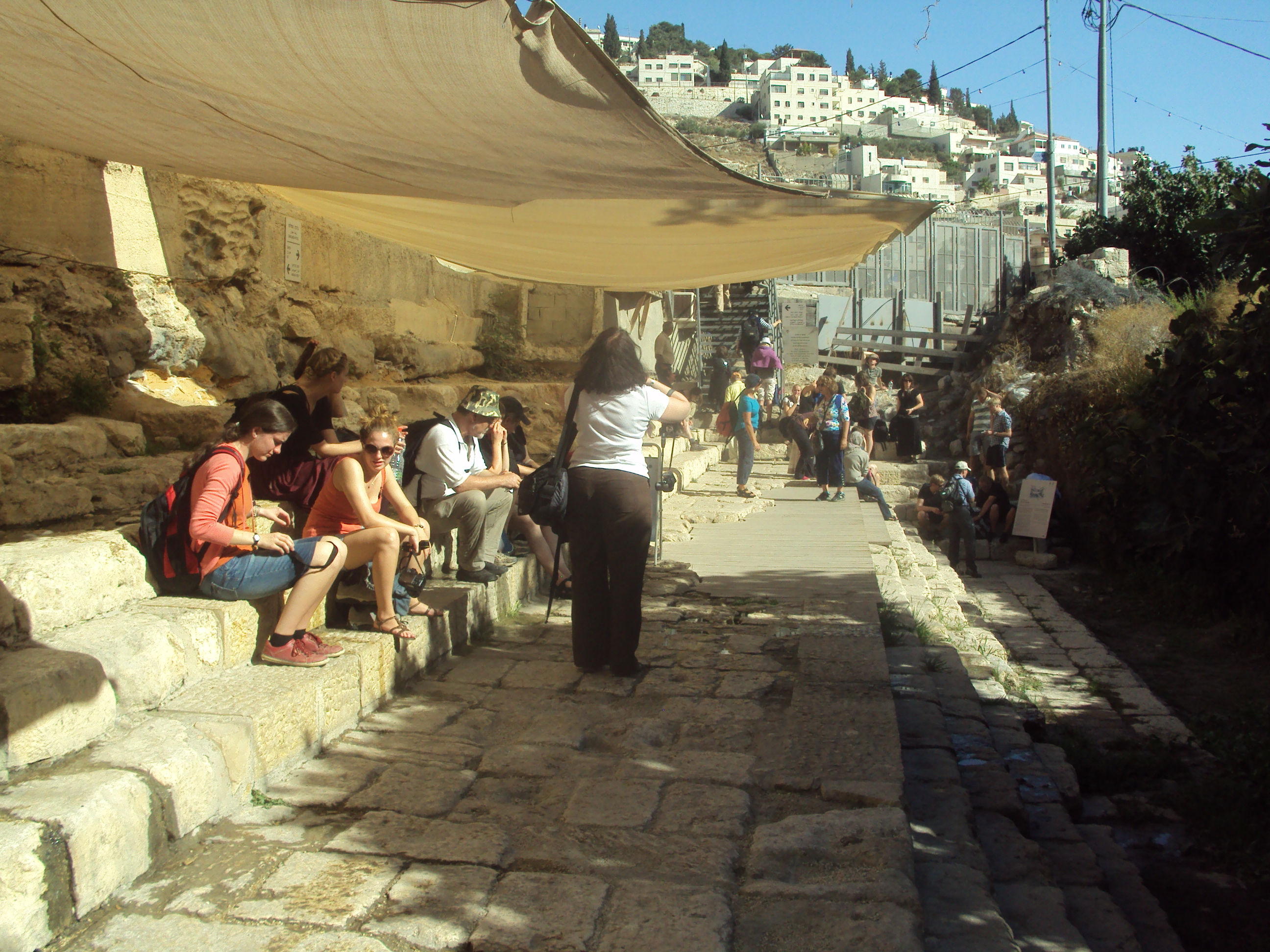 Ruines de l'escalier vers la piscine de Siloé à Jérusalem découvertes en 2005 (Crédits photo : H. Giguère)