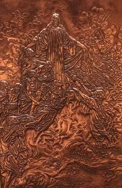 Repoussé de cuivre représentant l'Ascension dans une porte de la Basilique Ste-Anne-de-Beaupré au Québec (Crédits photo : H. Giguère) Repoussé de cuivre représentant l'Ascension dans une porte de la Basilique Ste-Anne-de-Beaupré au Québec (Crédits photo : H. Giguère)