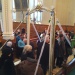 Fidèles passant la porte de la miséricorde à St-Joseph-de-Beauce
