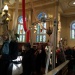 Fidèles passant la porte de la miséricorde à St-Joseph-de-Beauce