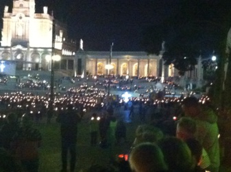 Procession aux flambaux à Fatima le 24 septembre 2016 (Crédits photo : H. Giguère) Procession aux flambaux à Fatima le 24 septembre 2016 (Crédits photo : H. Giguère)