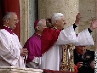 UN NOUVEAU PAPE: BENOÎT XVI UN NOUVEAU PAPE: BENOÎT XVI