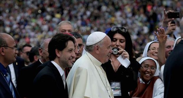 Le pape François à la "Convocazione nazionale" italienne au Stade Olympique à Rome le 2 juin 2016. Le pape François à la "Convocazione nazionale" italienne au Stade Olympique à Rome le 2 juin 2016.