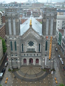 L`église St-Roch dns la Basse-Ville de Québec vue du haut des airs