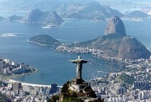 La statue du Cristo redentor sur le Pain de sucre à Rio de Janeiro La statue du Cristo redentor sur le Pain de sucre à Rio de Janeiro