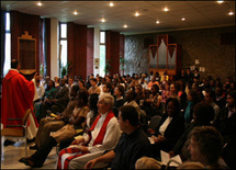 Célébration eucharistique présidée par l`abbé Jean Abud à la Chapelle Marie-Guyart du Pavillon Ernest-Lemieux de l'Université Laval