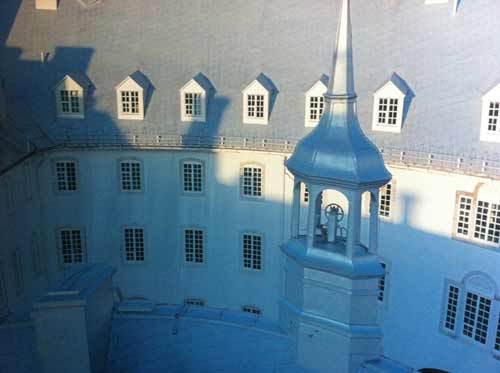 Le clocheton de l'Aile de la Procure du Vieux-Séminaire de Québec choisi comme emblême des fêtes du 350e du SME © Luc-Antoine Couturier Le clocheton de l'Aile de la Procure du Vieux-Séminaire de Québec choisi comme emblême des fêtes du 350e du SME © Luc-Antoine Couturier