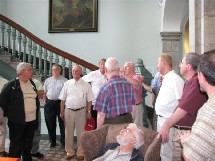 Le groupe des eudistes au pied du Grand Escalier Le groupe des eudistes au pied du Grand Escalier