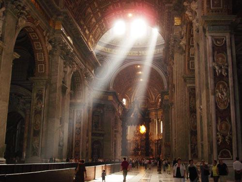 Intérieur de la basilique saint Pierre de Rome (Crédits photo : H. Giguère)