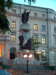 Monument à François de Laval