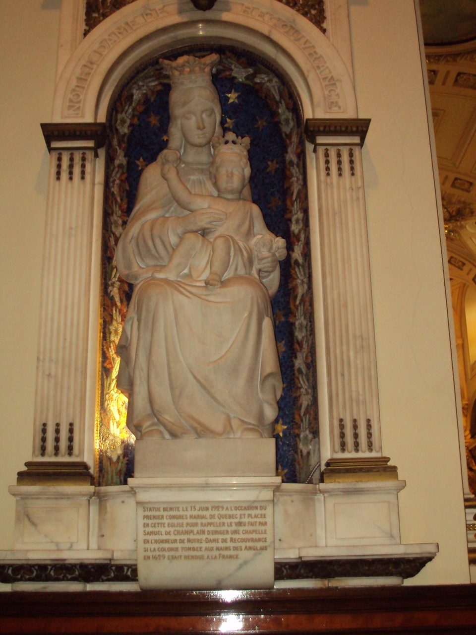 Statue de Notre-Dame de Recouvrance dans la Basilique Notre-Dame de Québec