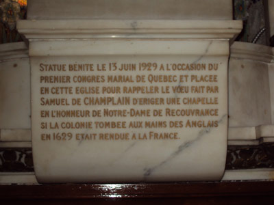 Inscription en-dessous de la statue de Notre-Dame de Recouvrance dans la Basilique Notre-Dame de Québecg