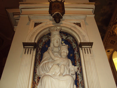 Statue de Notre-Dame de Recouvrance dans la Basilique Notre-Dame de Québec